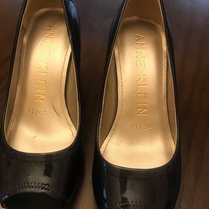 Anne Klein Navy pumps